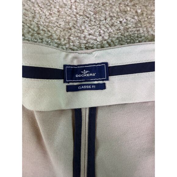Dockers Pants Mens 40x32 Beige Khaki Classic Fit Slacks Trousers Pleated D522 - Picture 7 of 14
